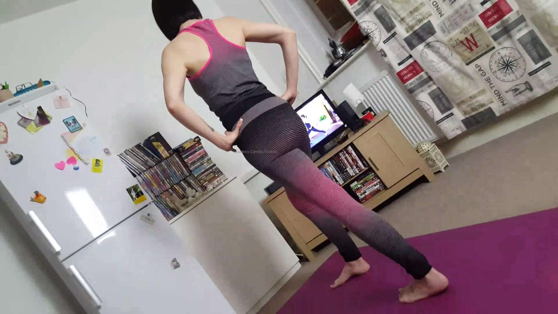 camilla_tootsie yoga_is_good_for_the_mind_and_soul_my_soles_look_soft._goddess_hard_at_work. xxx onlyfans porn videos