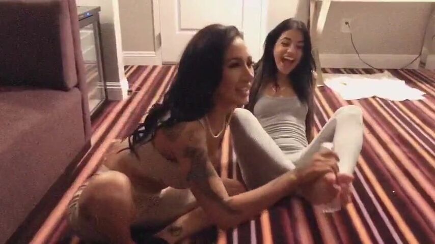 Amia Miley Foot - Amia Miley Behind the scenes camera footage from foot play vid with  Veronica Rodriguez - OnlyFans free porn - CamStreams.tv