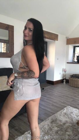 Kellismithmodel-31-03-2019-5737398-movement watch me in my silver dress xxx  onlyfans porn videos - CamStreams.tv