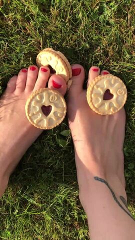 270px x 480px - FetishNikki One for the biscuit feet crush food giantess worship Video xxx  onlyfans porn - CamStreams.tv