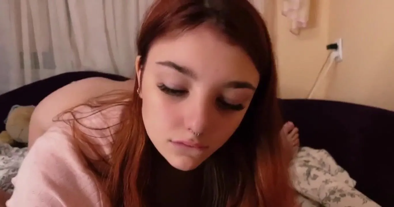 Little kimberley fucked playing a game - CamStreams.tv