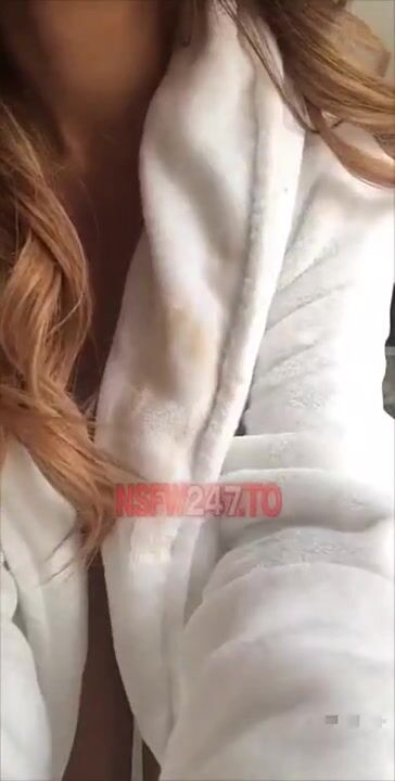 Megan Rain – Shows off her new body and a new green dress she got – Premium Snapchat leak