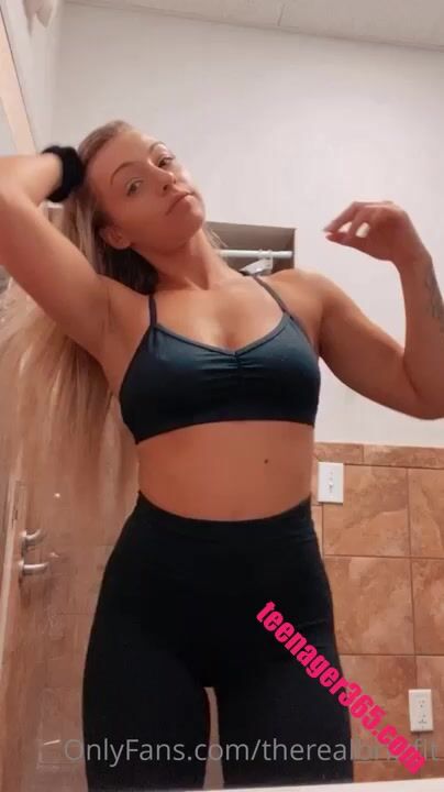 therealbrittfit someone come help me cum before my workout ?? 2021/02/17