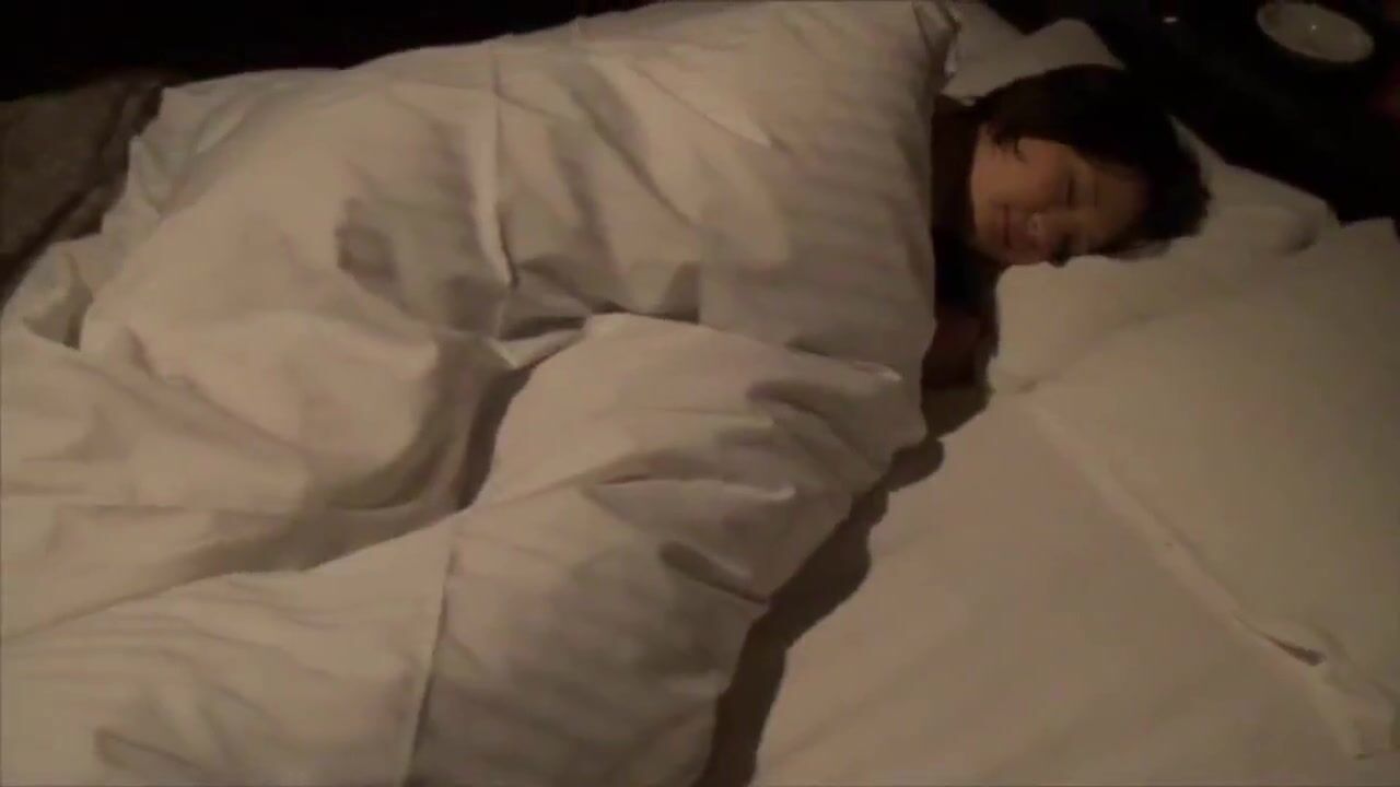 Very Gorgeous Korean Sister Fucked While Sleeping On Ca
