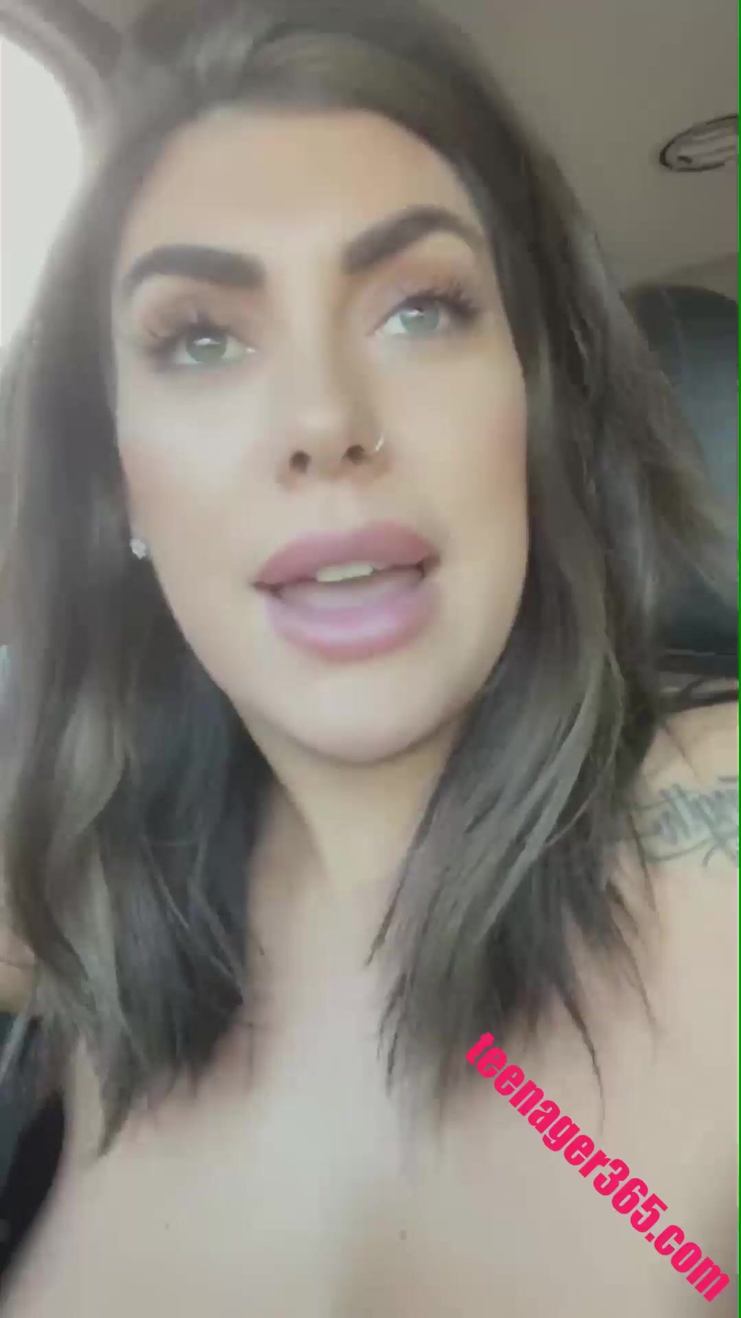 ana lorde came 3 times back to back nude videos ? 2020/09/04