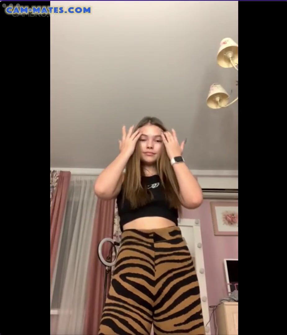 Maria Veber showed her perfect ass on webcam