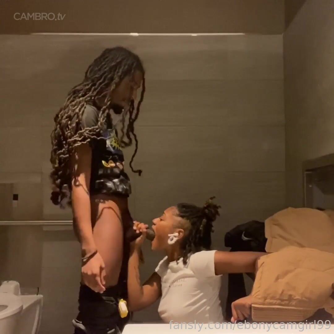 Internet girl working - CamStreams.tv