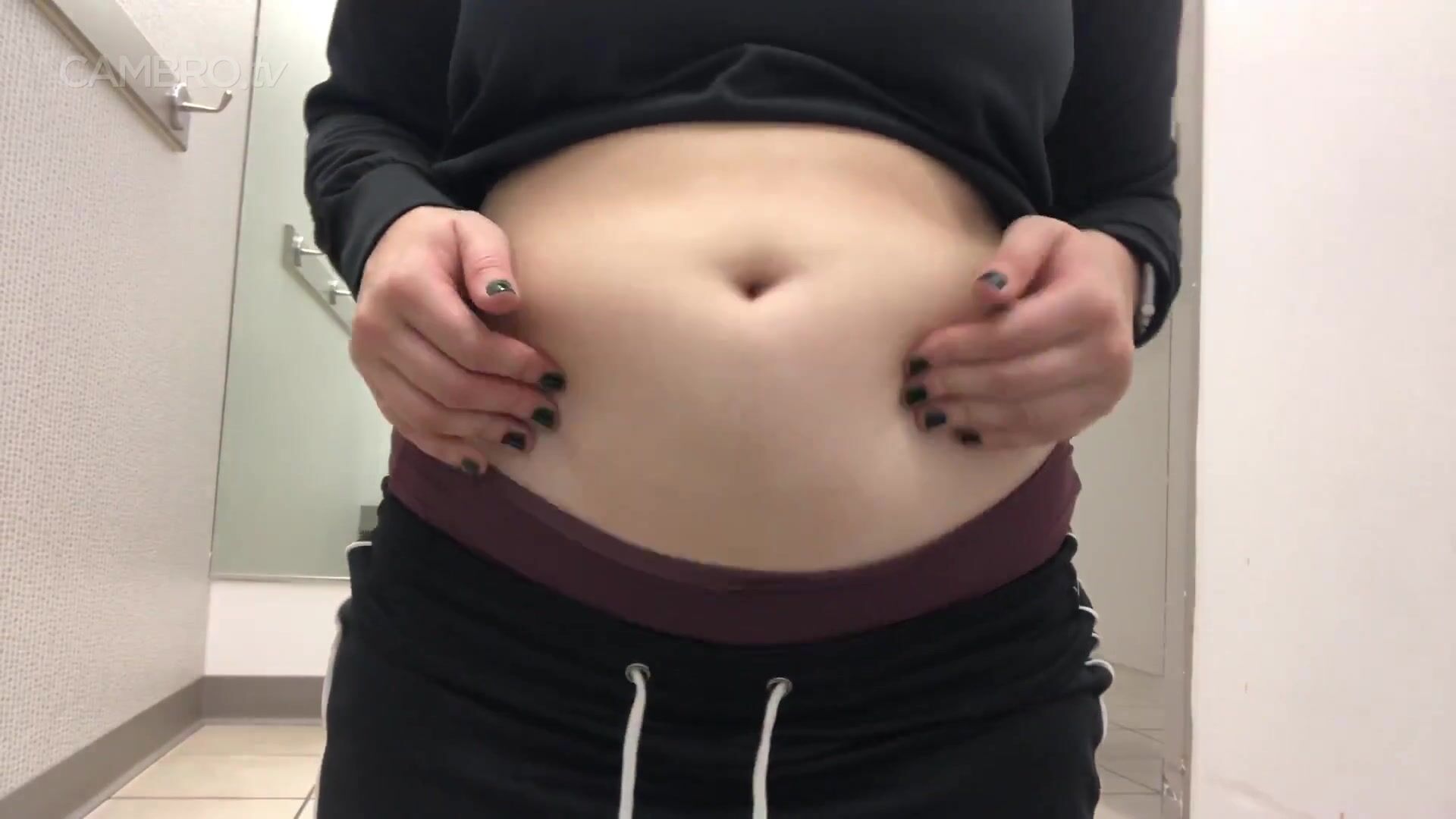 Olivia Patterson stuffed belly - CamStreams.tv