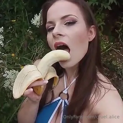 Cruel alice sucking on a sunday i love bananas do you want me to show you  my amazing sucking skills xxx onlyfans porn videos - CamStreams.tv