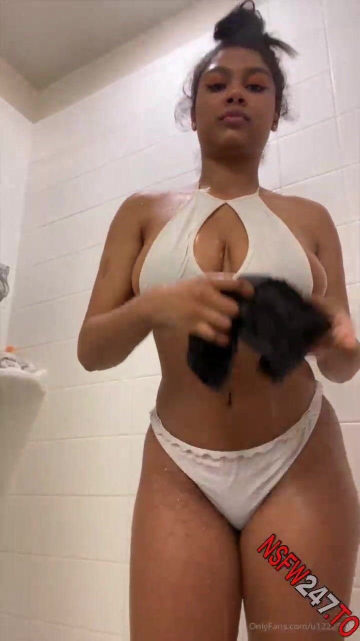 Marina Lina hot ebony show you how she do her shower porn video -  CamStreams.tv