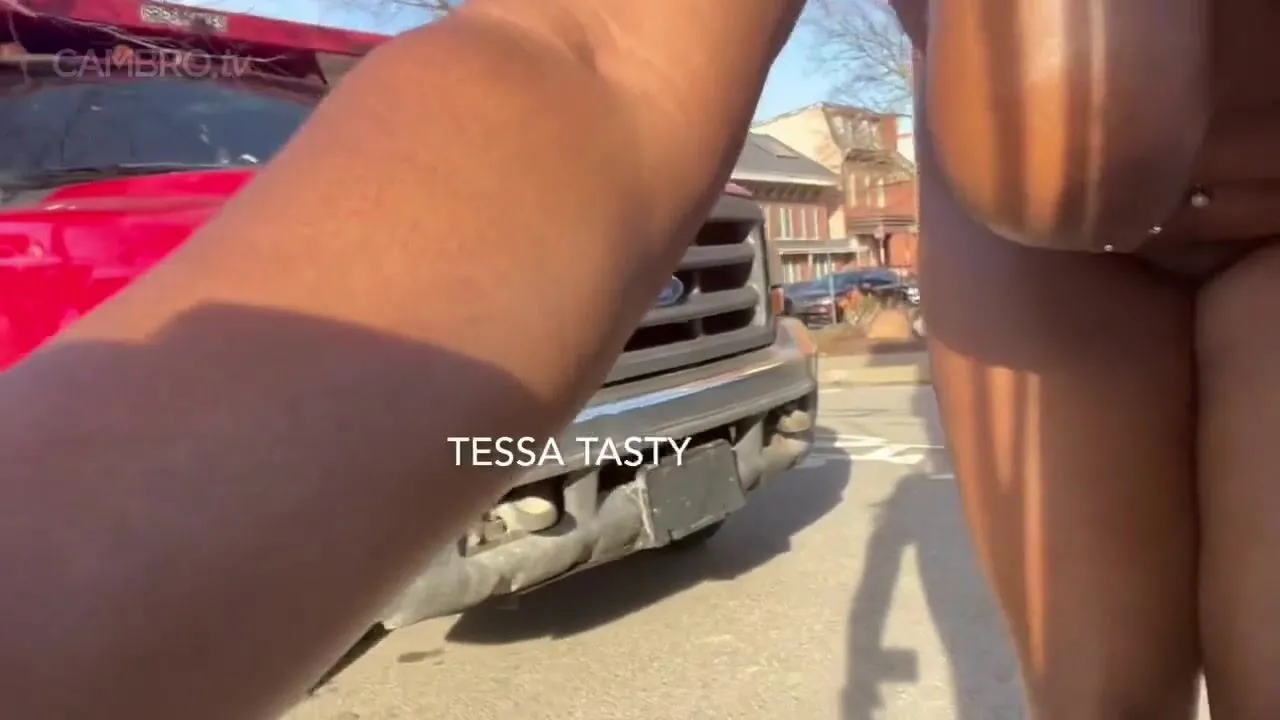 Tessa Tasty squirts on random cars outside naked - CamStreams.tv