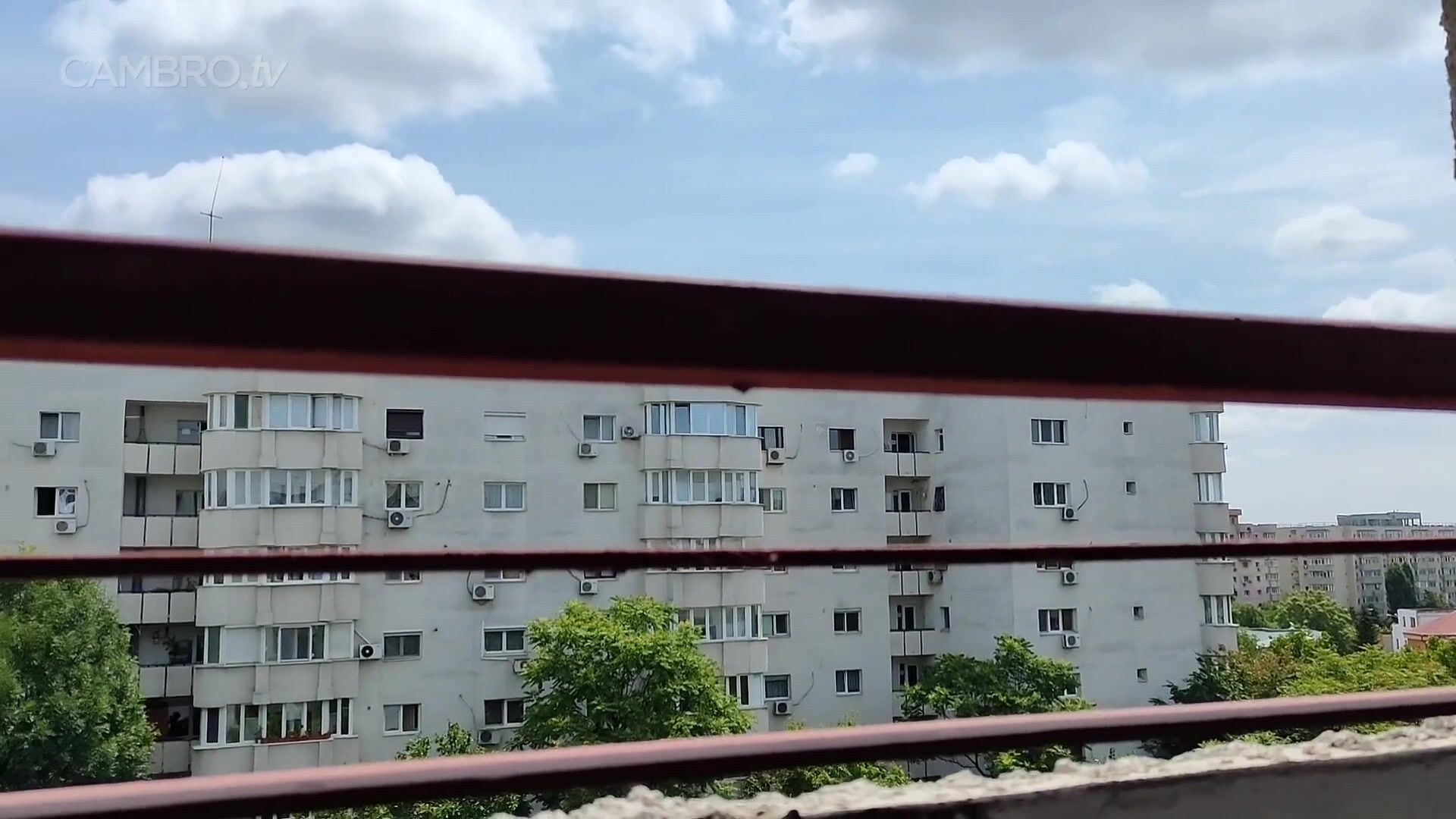 Insanity370 Public Squirt on a Balcony - CamStreams.tv
