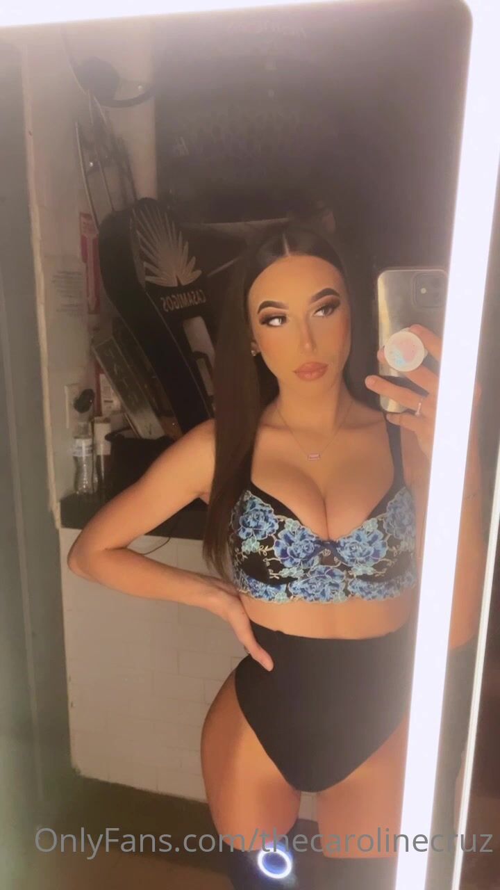 Thecarolinecruz took off after this who wants see xxx onlyfans porn videos  - CamStreams.tv