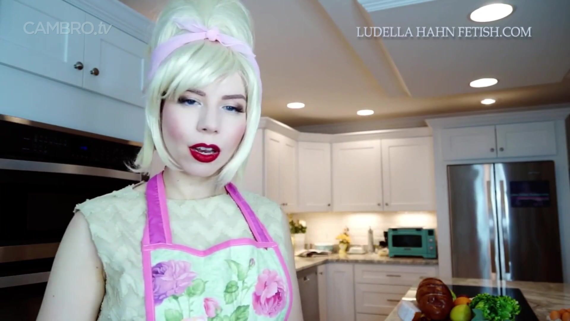 Ludella hahn - let step-mommy swallow you (vore) cambro xxx - CamStreams.tv